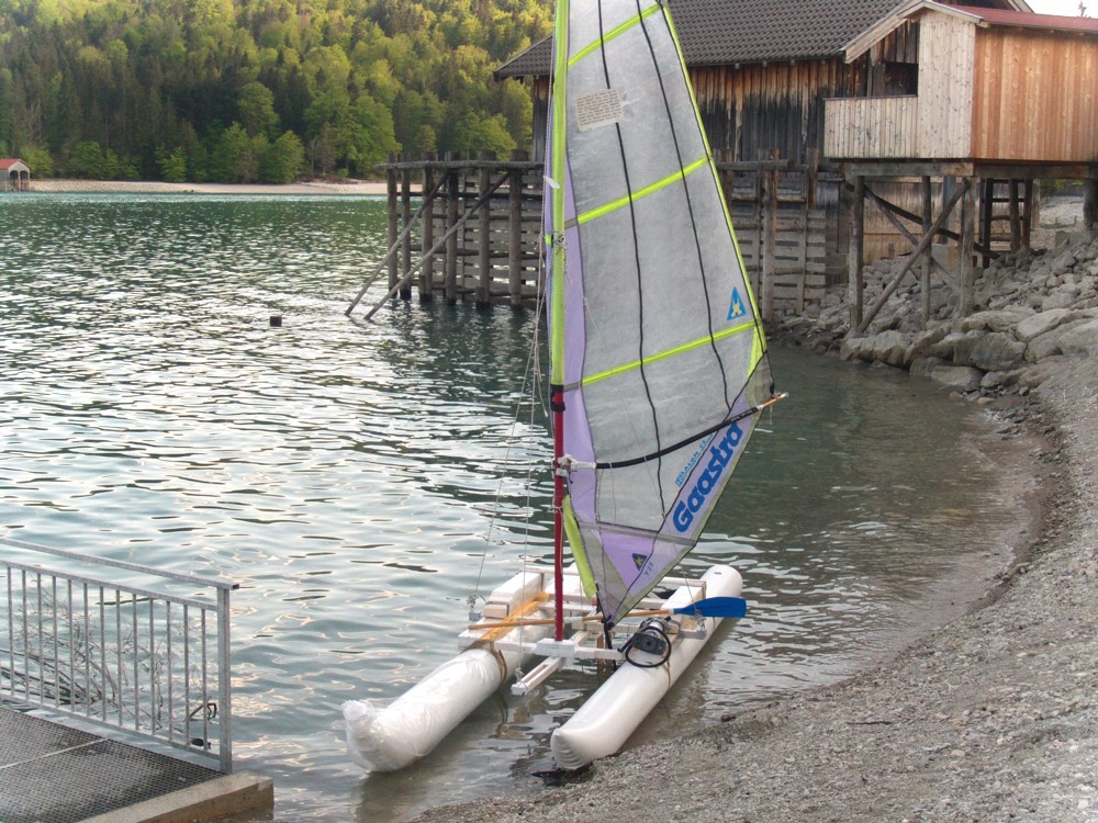 katamaran auf Luftschluchen als Schwimmer im Test